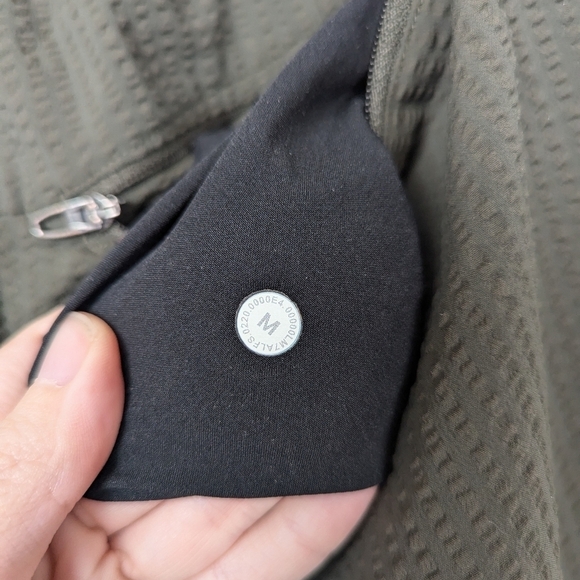 Lululemon Bowline Shorts Olive Green - Picture 4 of 4